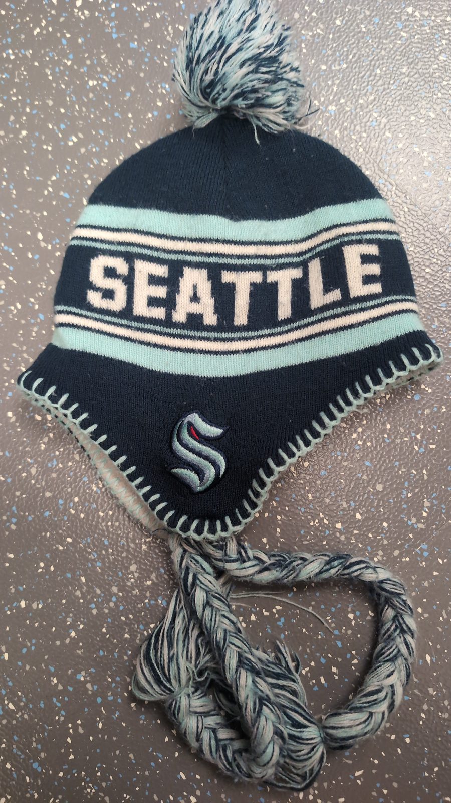 Navy, teal, and black hat small.
